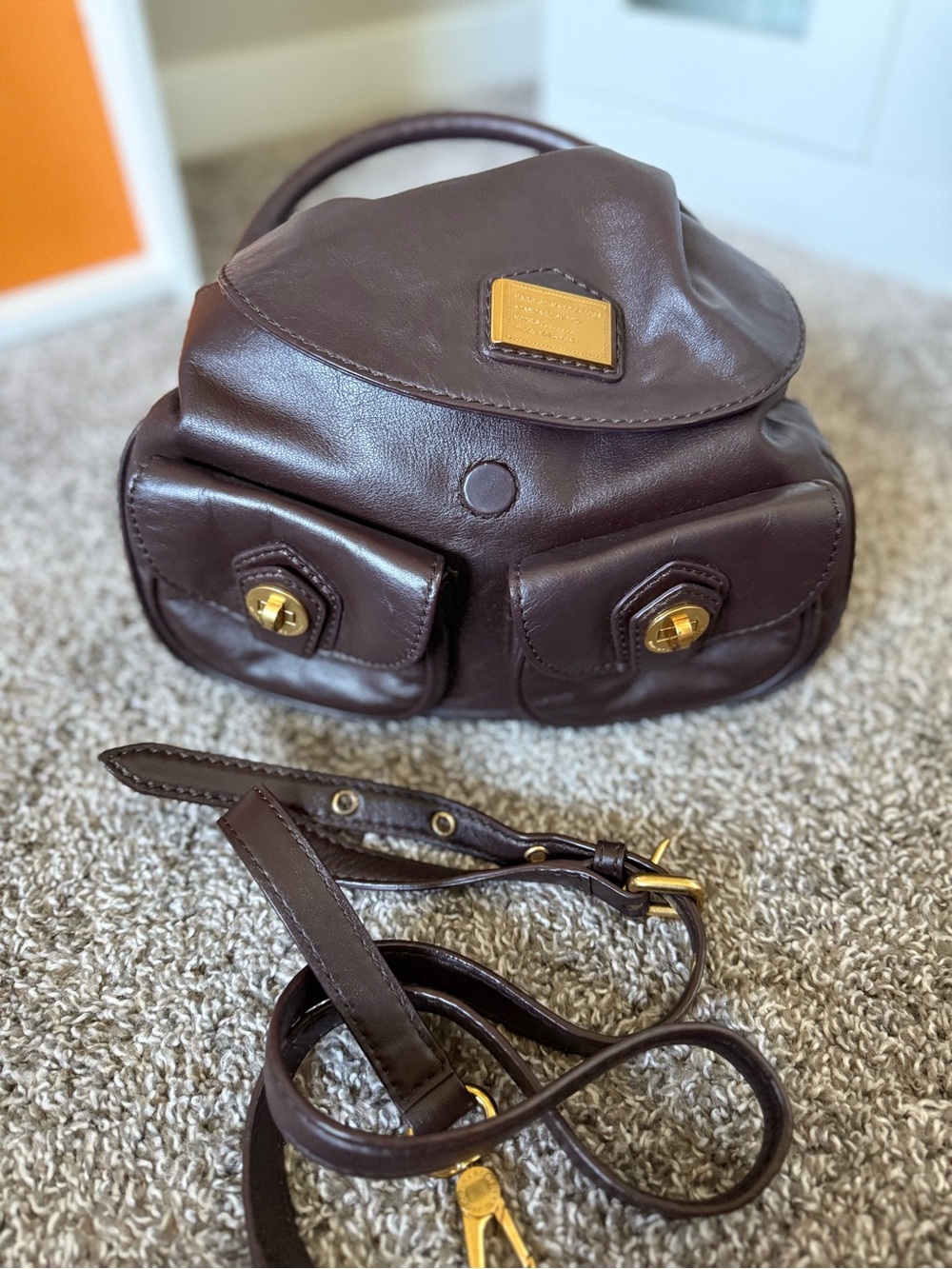 Marc By Marc Jacobs Chocolate Brown Leather Shoulder Bag with Gold Hardware - Picture 5 of 12